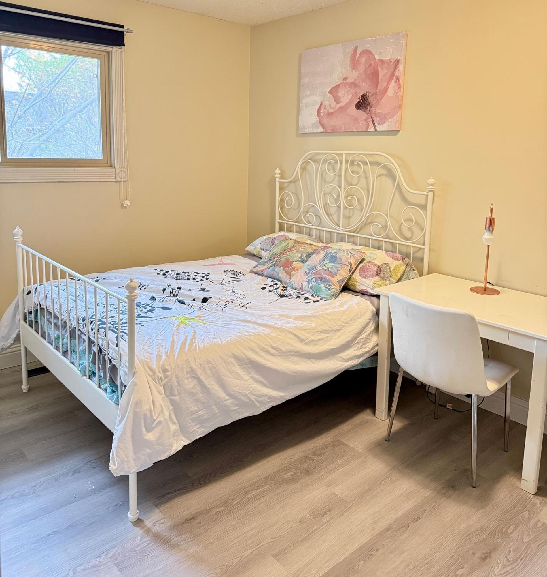 Gorgeous House&30 Second Bus Station Close C-train& Free Parking